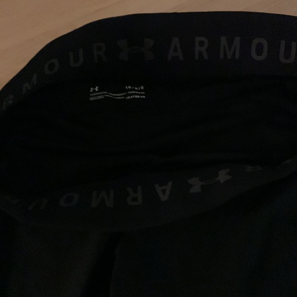Under Armour black capris HeatGear leggings - Picture 3 of 4